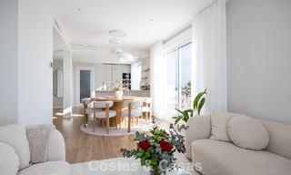 Ático moderno con terraza envolvente y vistas de 360° en venta en Nueva Andalucía, Marbella 798092 
