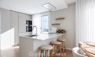 Ático moderno con terraza envolvente y vistas de 360° en venta en Nueva Andalucía, Marbella 798094 