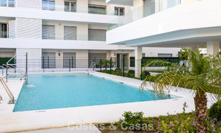 Ático moderno con terraza envolvente y vistas de 360° en venta en Nueva Andalucía, Marbella 798095 