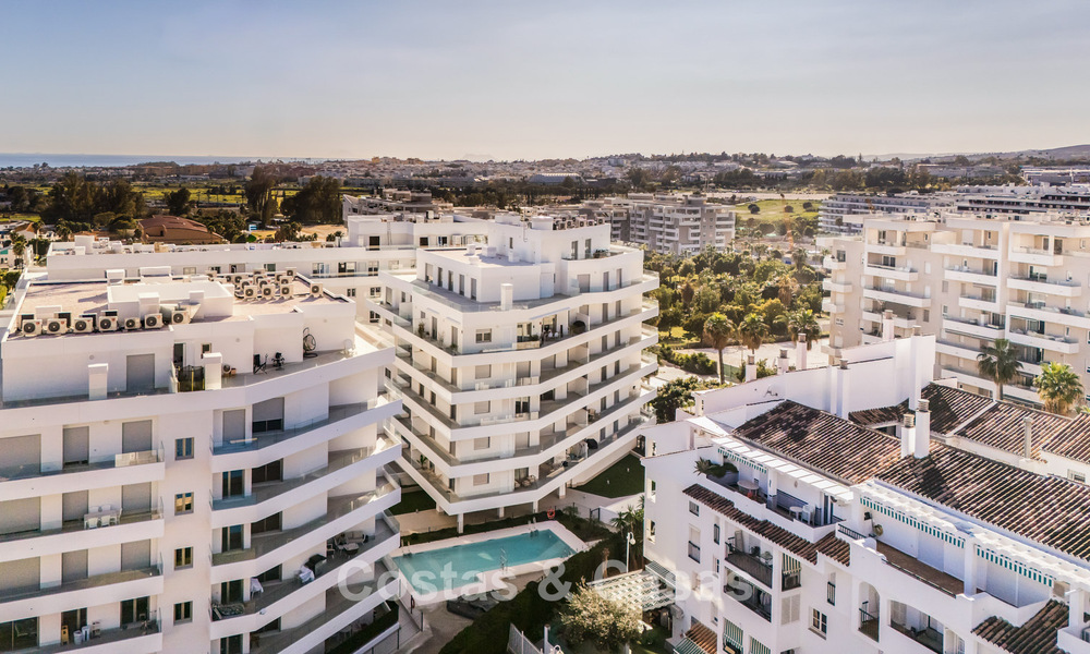 Ático moderno con terraza envolvente y vistas de 360° en venta en Nueva Andalucía, Marbella 798097