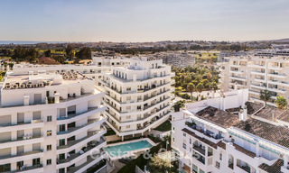 Ático moderno con terraza envolvente y vistas de 360° en venta en Nueva Andalucía, Marbella 798097 
