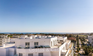 Ático moderno con terraza envolvente y vistas de 360° en venta en Nueva Andalucía, Marbella 798098 