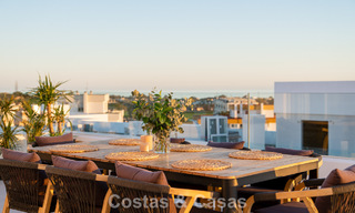 Ático moderno con terraza envolvente y vistas de 360° en venta en Nueva Andalucía, Marbella 798106 