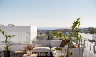 Ático moderno con terraza envolvente y vistas de 360° en venta en Nueva Andalucía, Marbella 798112 