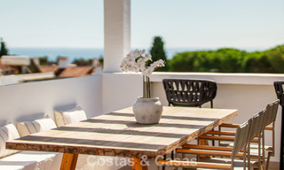 Casa adosada renovada en venta en la Milla de Oro, a poca distancia de la playa y de Puente Romano, Marbella 797302 