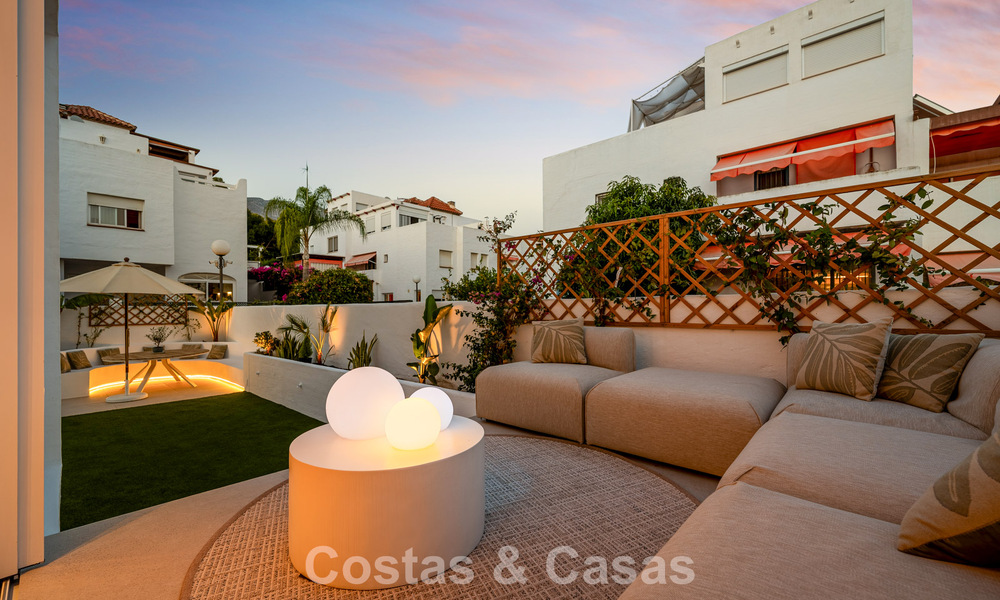 Casa adosada renovada en venta en la Milla de Oro, a poca distancia de la playa y de Puente Romano, Marbella 797308