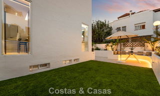 Casa adosada renovada en venta en la Milla de Oro, a poca distancia de la playa y de Puente Romano, Marbella 797311 