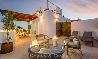 Casa adosada renovada en venta en la Milla de Oro, a poca distancia de la playa y de Puente Romano, Marbella 797314 