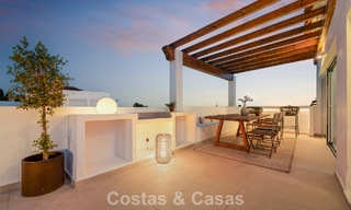 Casa adosada renovada en venta en la Milla de Oro, a poca distancia de la playa y de Puente Romano, Marbella 797316 