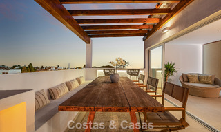 Casa adosada renovada en venta en la Milla de Oro, a poca distancia de la playa y de Puente Romano, Marbella 797318 