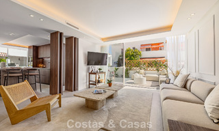 Casa adosada renovada en venta en la Milla de Oro, a poca distancia de la playa y de Puente Romano, Marbella 797321 