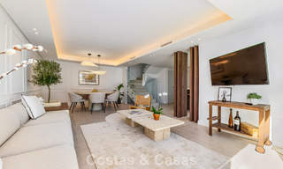 Casa adosada renovada en venta en la Milla de Oro, a poca distancia de la playa y de Puente Romano, Marbella 797324 