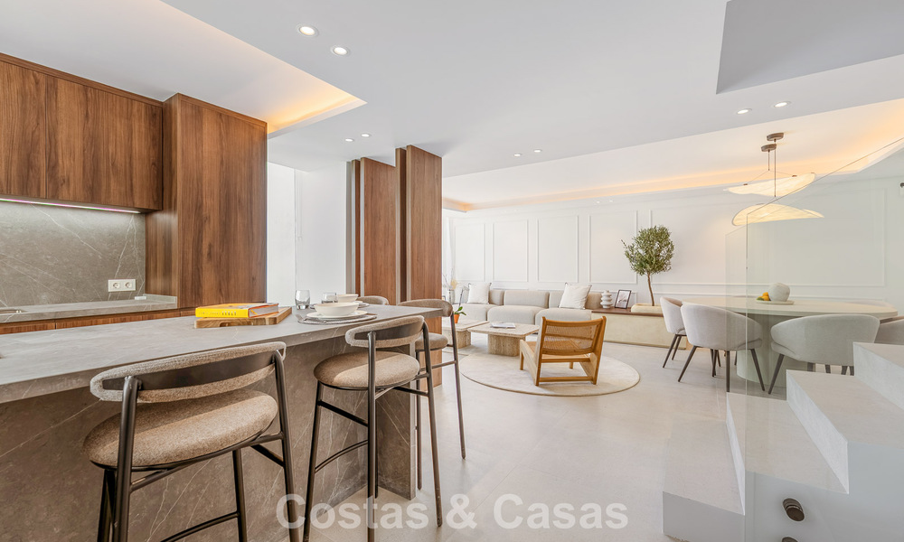 Casa adosada renovada en venta en la Milla de Oro, a poca distancia de la playa y de Puente Romano, Marbella 797325