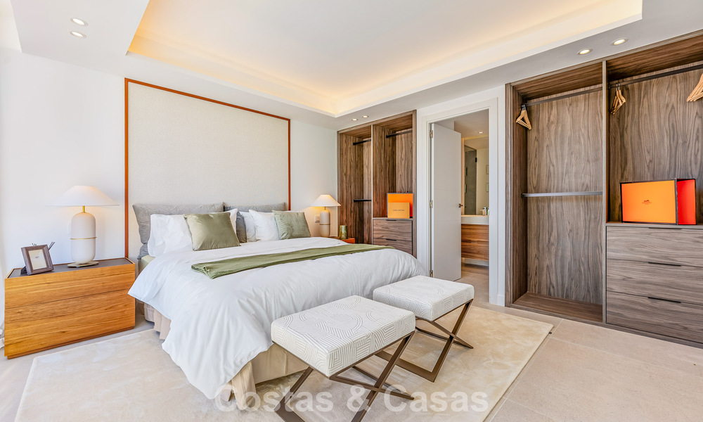 Casa adosada renovada en venta en la Milla de Oro, a poca distancia de la playa y de Puente Romano, Marbella 797335