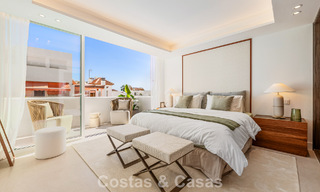 Casa adosada renovada en venta en la Milla de Oro, a poca distancia de la playa y de Puente Romano, Marbella 797336 