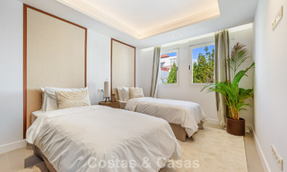 Casa adosada renovada en venta en la Milla de Oro, a poca distancia de la playa y de Puente Romano, Marbella 797339 