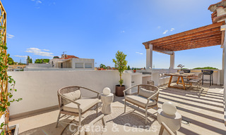 Casa adosada renovada en venta en la Milla de Oro, a poca distancia de la playa y de Puente Romano, Marbella 797346 