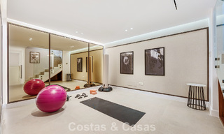 Casa adosada renovada en venta en la Milla de Oro, a poca distancia de la playa y de Puente Romano, Marbella 797347 