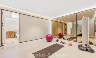 Casa adosada renovada en venta en la Milla de Oro, a poca distancia de la playa y de Puente Romano, Marbella 797348 