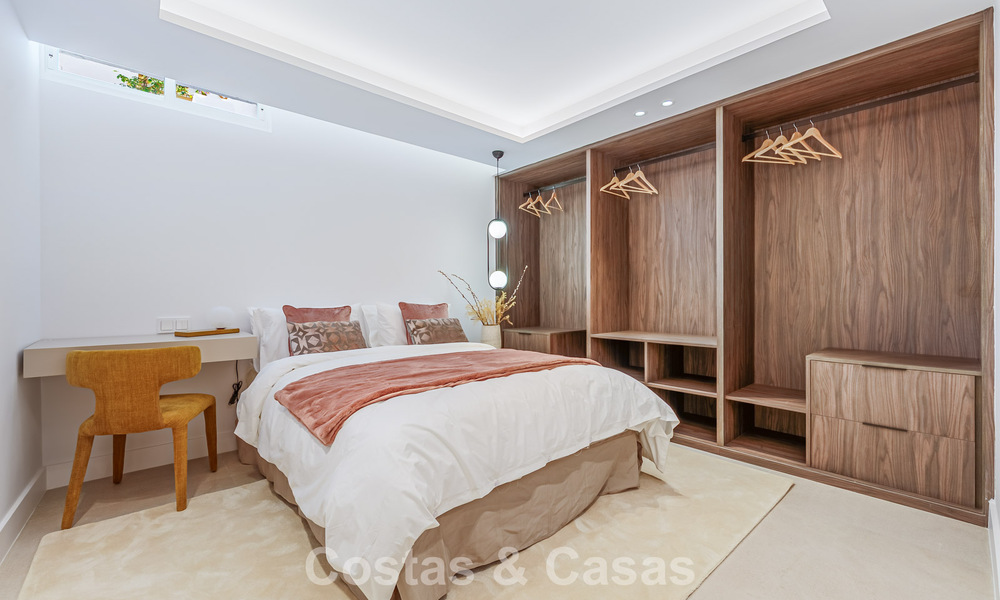 Casa adosada renovada en venta en la Milla de Oro, a poca distancia de la playa y de Puente Romano, Marbella 797349