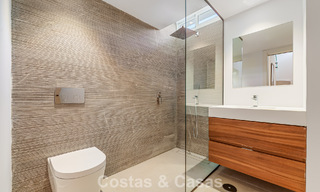 Casa adosada renovada en venta en la Milla de Oro, a poca distancia de la playa y de Puente Romano, Marbella 797350 