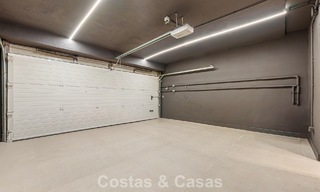 Casa adosada renovada en venta en la Milla de Oro, a poca distancia de la playa y de Puente Romano, Marbella 797351 