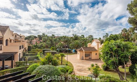 Exclusivo apartamento en venta a 150m de la playa cerca de Puerto Banús, Marbella 797148