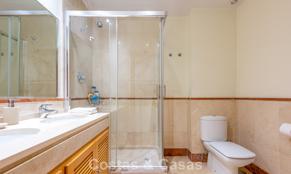 Exclusivo apartamento en venta a 150m de la playa cerca de Puerto Banús, Marbella 797151