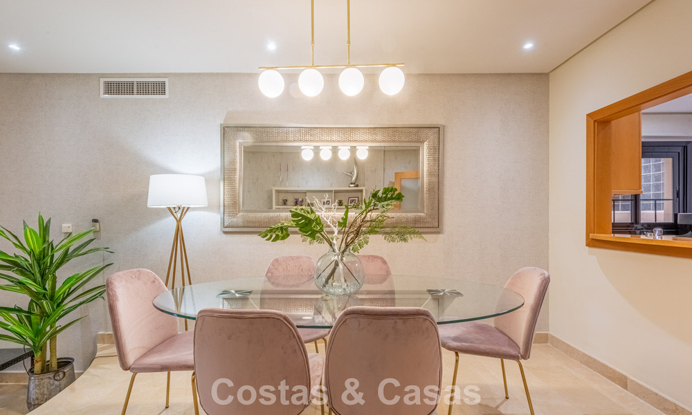 Exclusivo apartamento en venta a 150m de la playa cerca de Puerto Banús, Marbella 797155