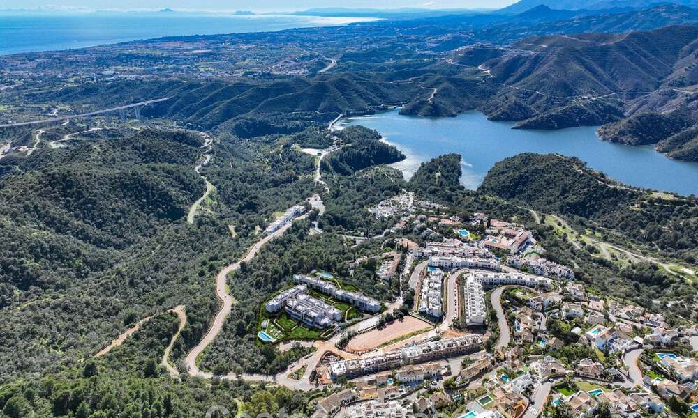 Apartamentos modernos de obra nueva con vistas espectaculares en venta cerca de Marbella, en la Costa del Sol 797134