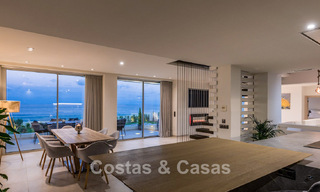 Exclusiva villa moderna en primera línea de playa en venta con acceso directo al mar en Mijas, Costa del Sol 797371 
