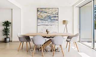 Exclusiva villa moderna en primera línea de playa en venta con acceso directo al mar en Mijas, Costa del Sol 797380 