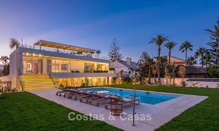 Exclusiva villa moderna en primera línea de playa en venta con acceso directo al mar en Mijas, Costa del Sol 797383 