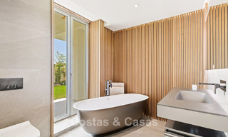 Exclusiva villa moderna en primera línea de playa en venta con acceso directo al mar en Mijas, Costa del Sol 797387 