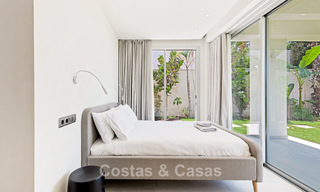 Exclusiva villa moderna en primera línea de playa en venta con acceso directo al mar en Mijas, Costa del Sol 797395 