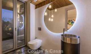 Exclusiva villa moderna en primera línea de playa en venta con acceso directo al mar en Mijas, Costa del Sol 797399 