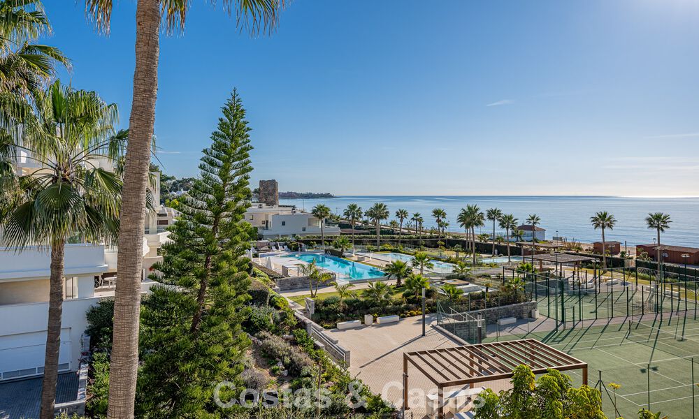 Apartamento de lujo con vistas al mar en primera línea de playa en la New Golden Mile entre Marbella y Estepona 797421