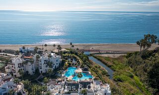 Apartamento de lujo con vistas al mar en primera línea de playa en la New Golden Mile entre Marbella y Estepona 797422 