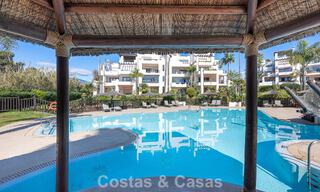 Apartamento de lujo con vistas al mar en primera línea de playa en la New Golden Mile entre Marbella y Estepona 797430 