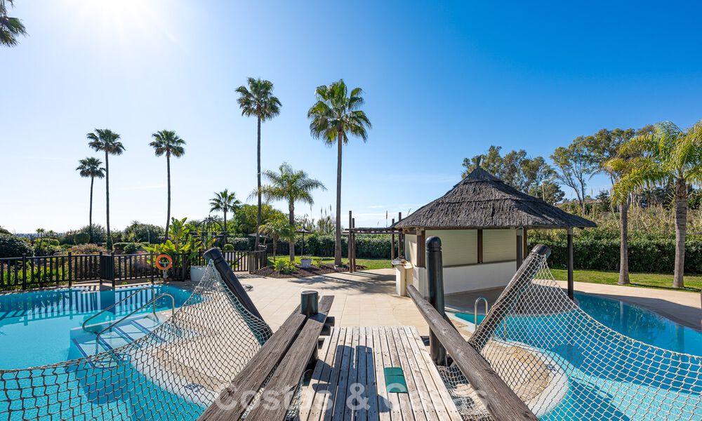 Apartamento de lujo con vistas al mar en primera línea de playa en la New Golden Mile entre Marbella y Estepona 797432