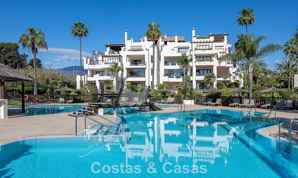 Apartamento de lujo con vistas al mar en primera línea de playa en la New Golden Mile entre Marbella y Estepona 797433