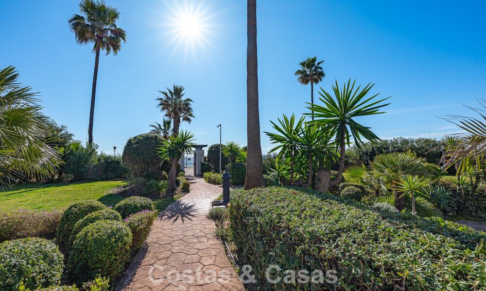 Apartamento de lujo con vistas al mar en primera línea de playa en la New Golden Mile entre Marbella y Estepona 797434