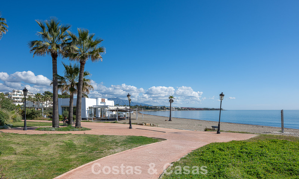 Apartamento de lujo con vistas al mar en primera línea de playa en la New Golden Mile entre Marbella y Estepona 797438