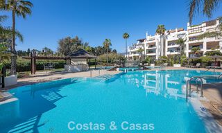 Apartamento de lujo con vistas al mar en primera línea de playa en la New Golden Mile entre Marbella y Estepona 797439 
