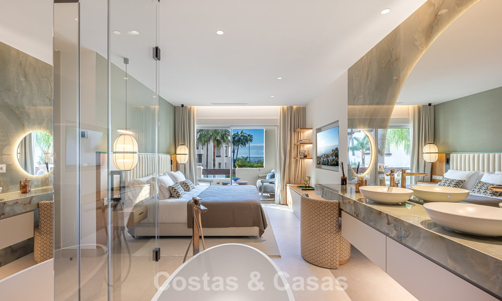 Apartamento de lujo con vistas al mar en primera línea de playa en la New Golden Mile entre Marbella y Estepona 797455