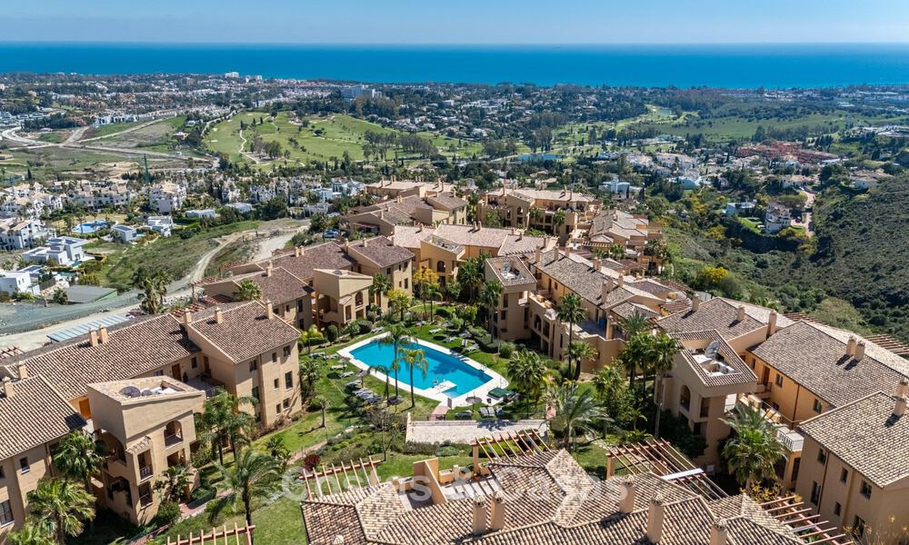 Ático de lujo prestigioso con vistas panorámicas al mar y al golf en venta en Marbella - Benahavís 797520