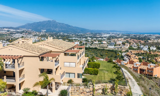 Ático de lujo prestigioso con vistas panorámicas al mar y al golf en venta en Marbella - Benahavís 797522 