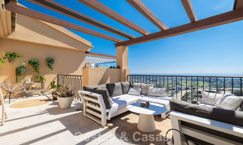 Ático de lujo prestigioso con vistas panorámicas al mar y al golf en venta en Marbella - Benahavís 797523