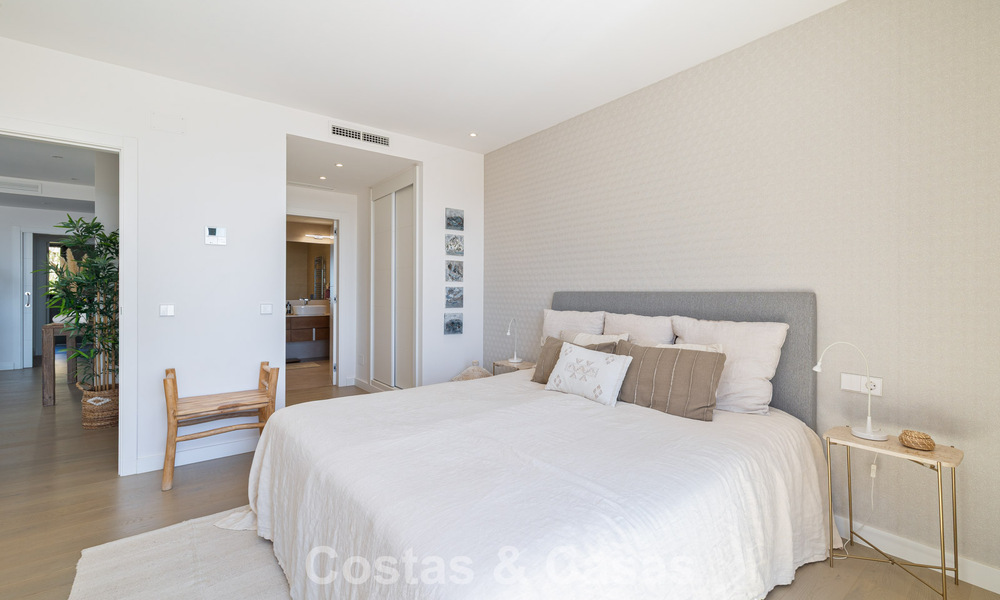 Ático de lujo prestigioso con vistas panorámicas al mar y al golf en venta en Marbella - Benahavís 797529