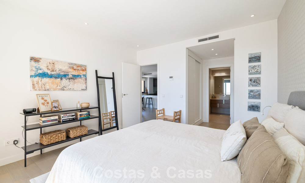 Ático de lujo prestigioso con vistas panorámicas al mar y al golf en venta en Marbella - Benahavís 797530